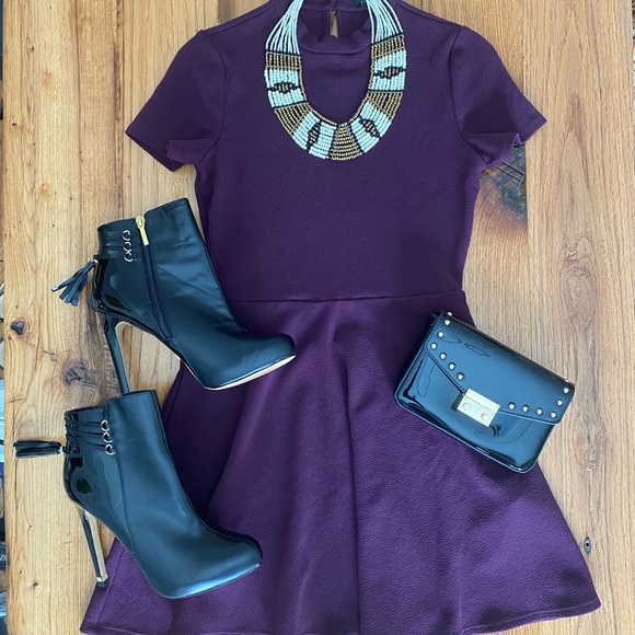 Purple Burgundy Collared Short Sleeve Dress - Picture 2 of 7